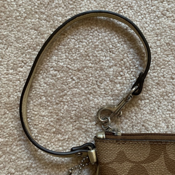 Coach | Metallic gold & brown leather wristlet - Picture 4 of 8